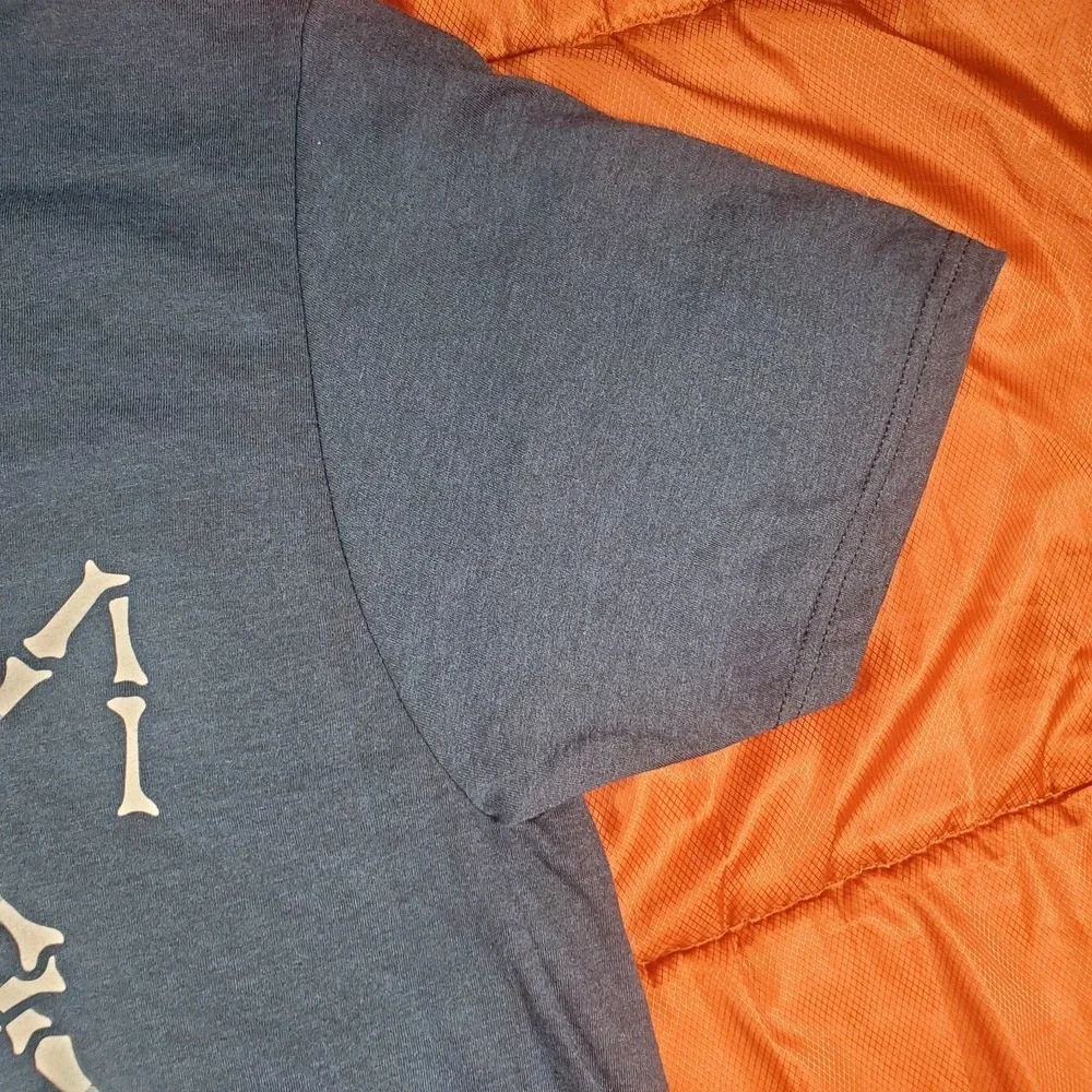 NWT RVCA Peace‎ Bones Knuckles Men's Small Short Sleeve T-Shirt Grey MSRP: $30